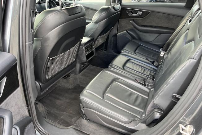 AUDI Q7 Photo 45