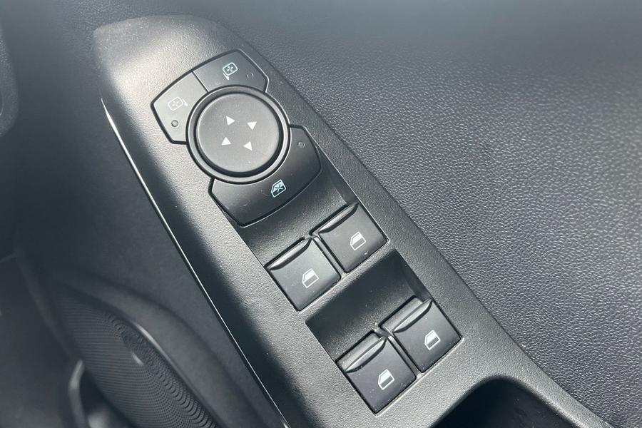 Ford FIESTA Photo autoimg-555c73d24e08a3c51bbadec1c234f6e400c0beec.jpg