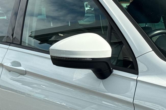 VOLKSWAGEN Tiguan Photo 20