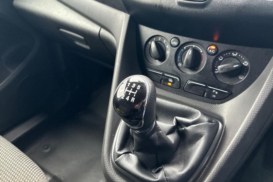 Used Ford Transit Connect YT67CBU 19
