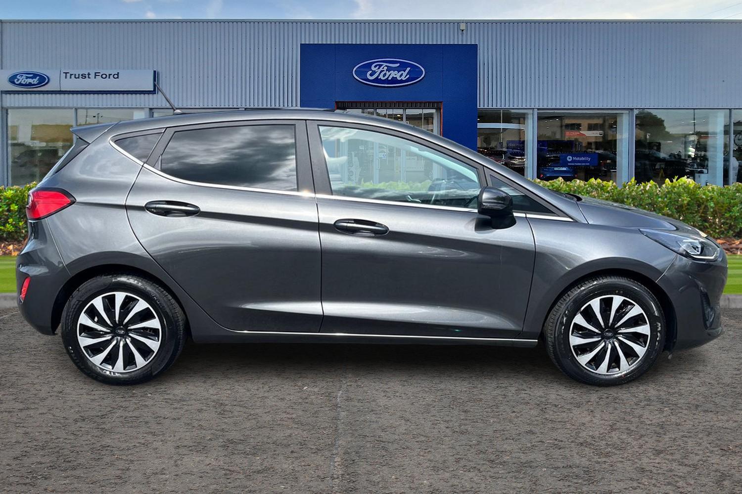Ford FIESTA Photo 2