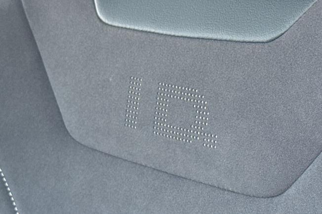 VOLKSWAGEN ID.4 Photo 46