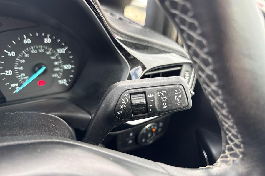 Ford FIESTA Photo autoimg-556ede5ed2e938cbd345e6d33a1dc7e33516f2ec.jpg