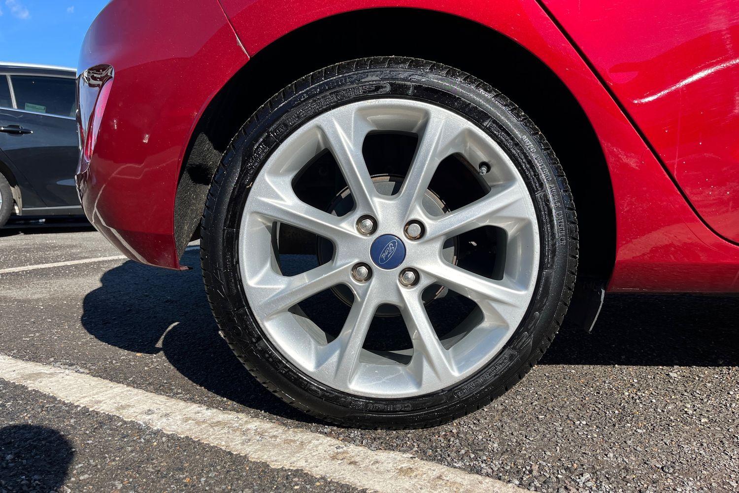 Ford FIESTA Photo 7