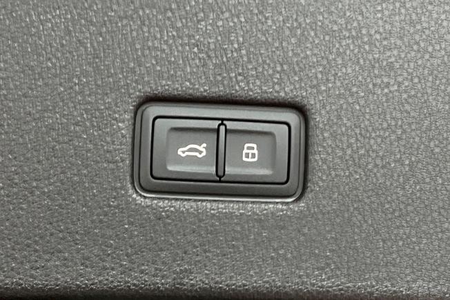Audi RSQ8 Photo 32