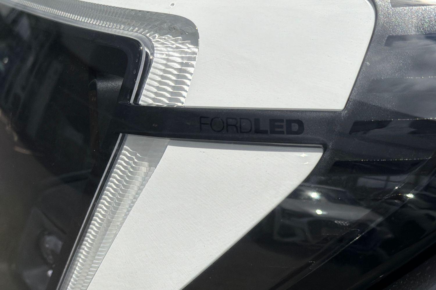Ford Explorer Photo 32