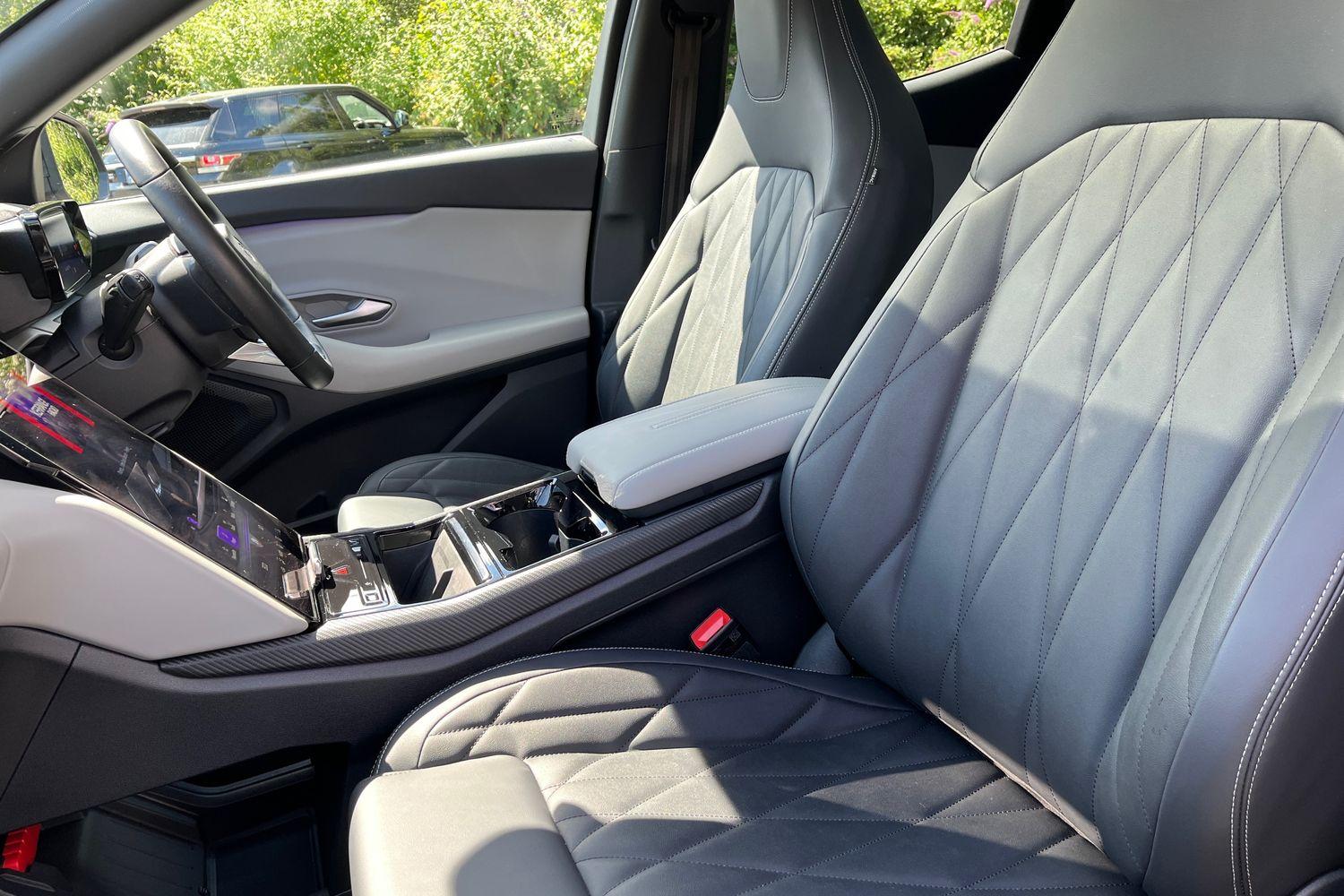Ford Explorer Photo 18