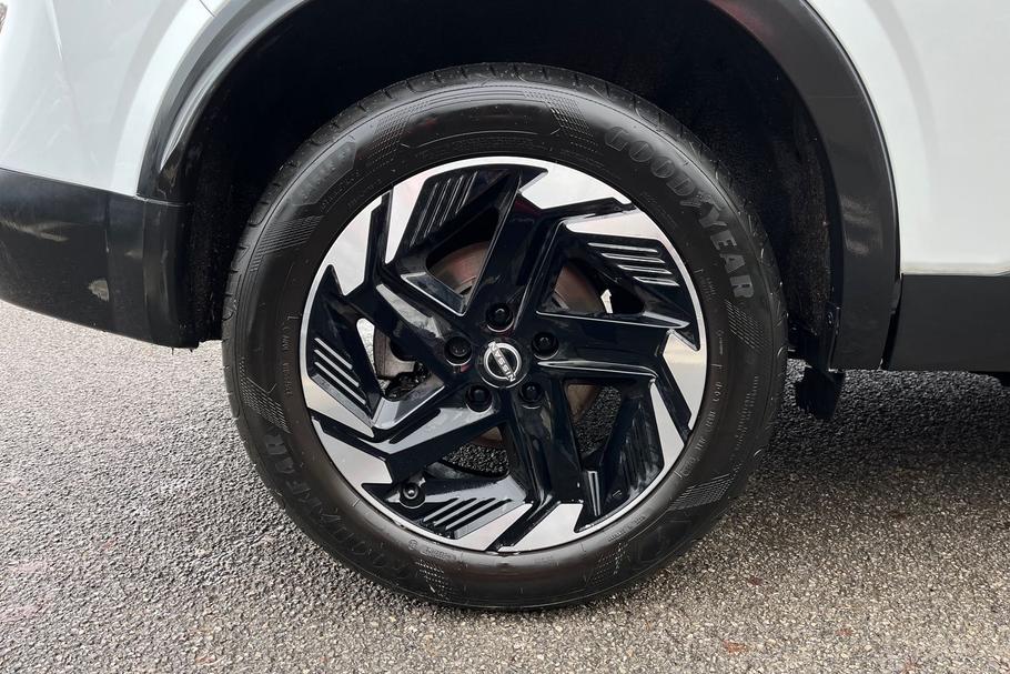 Used Nissan Qashqai YO25LHL 8