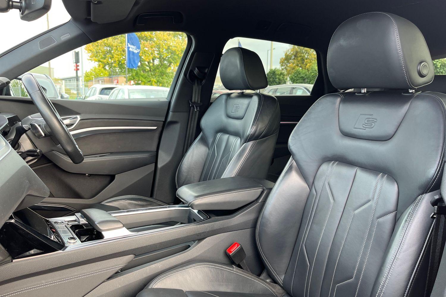 Audi e-tron Photo 18