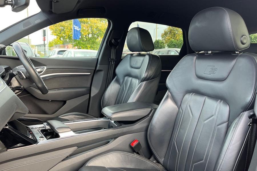 Audi e-tron Photo autoimg-55825daec46b278a1a64d94f53d0a1268196d002.jpg