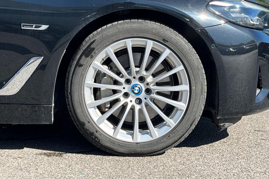 BMW 5 SERIES Photo autoimg-5585b8306dc15f6223e08eb140d93cfa3ab0b4b0.jpg