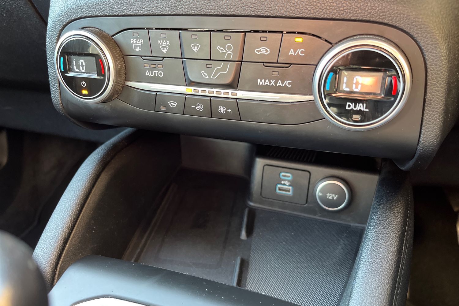 Ford KUGA Photo 32