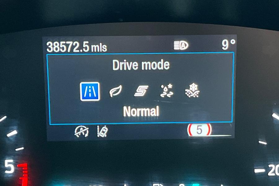 Ford KUGA Photo autoimg-558bb4c5bb5b8018d328aa58514eeda4d58bdce2.jpg
