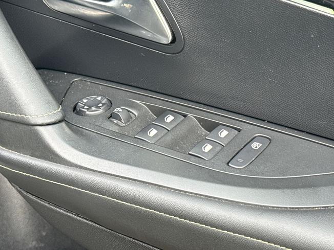 PEUGEOT 2008 Photo 46