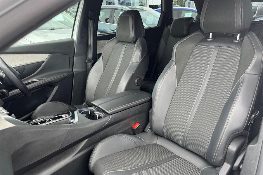 Peugeot 5008 Photo autoimg-55a1818fd7b9dcef4bc2e4c98f0df95fc8880379.jpg