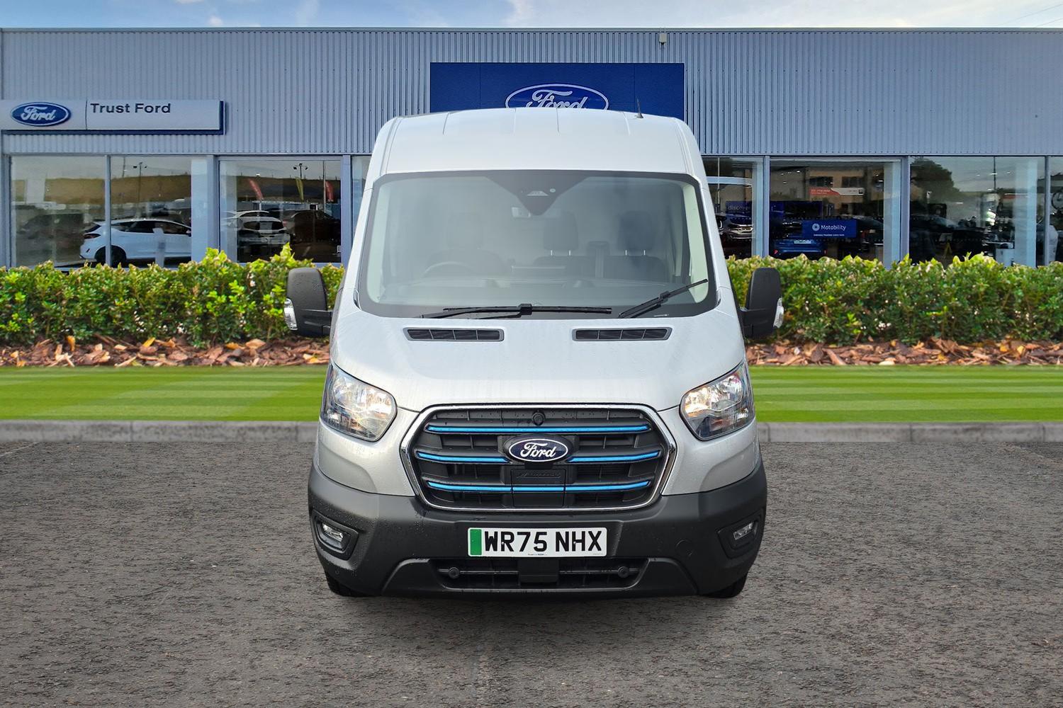 Ford E-TRANSIT Photo 11