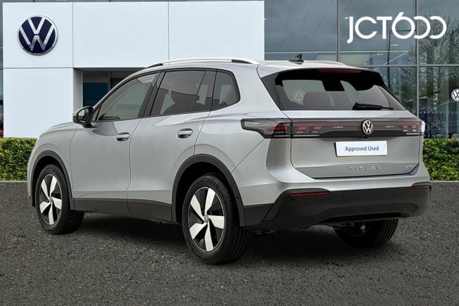 VOLKSWAGEN Tiguan Photo 3