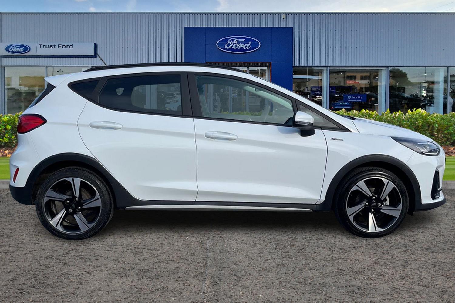 Ford FIESTA Photo 2