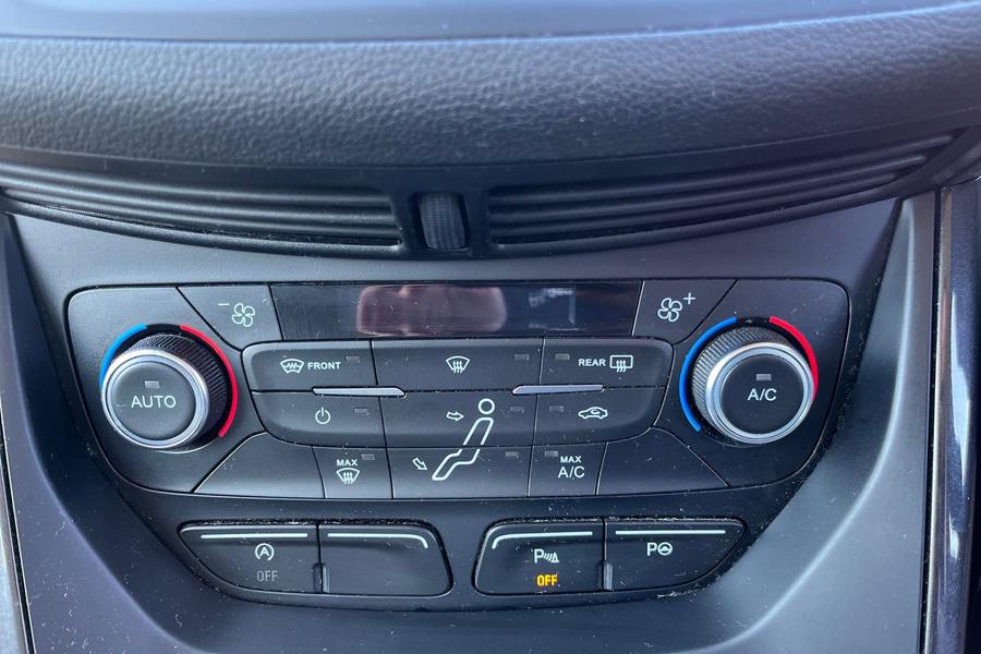 Ford GRAND C-MAX Photo autoimg-55acba1a6d3be181b3a19d08023a3986ebcafb2c.jpg