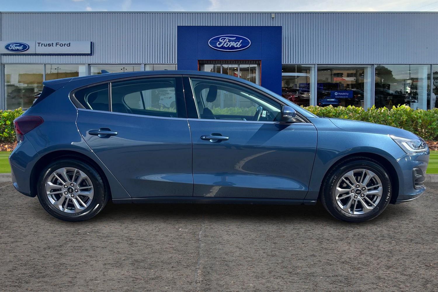 Ford Focus Photo 2