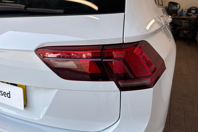 VOLKSWAGEN Tiguan Photo 18