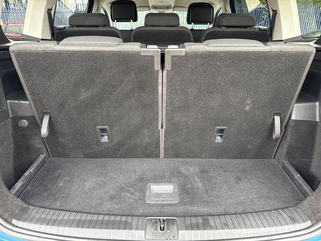 VOLKSWAGEN Touran Photo 21