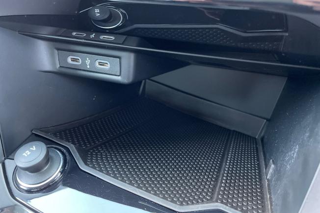 VOLKSWAGEN T-Roc Photo 38
