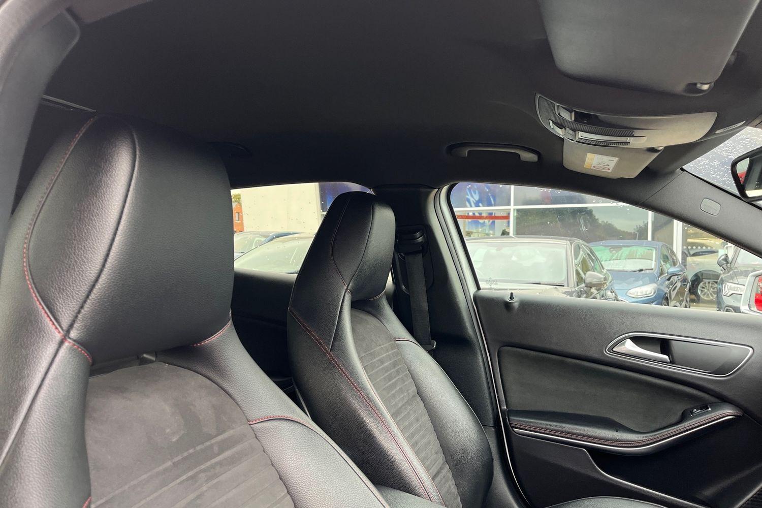 Mercedes-Benz GLA Photo 16