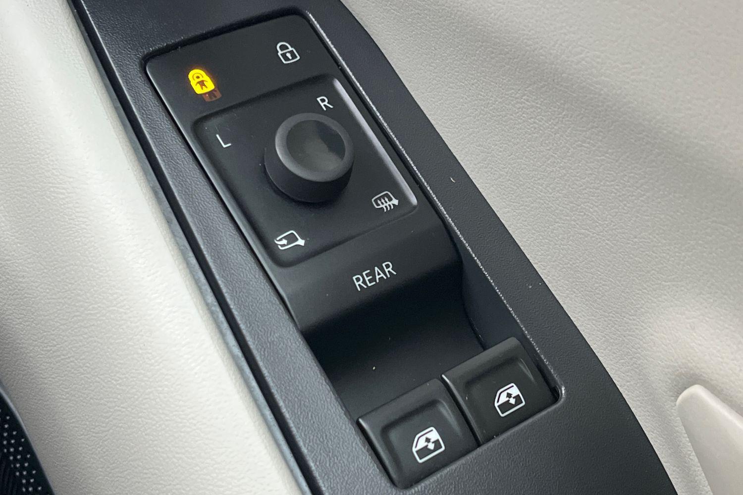 Ford EXPLORER Photo 15