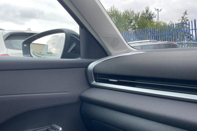 VOLKSWAGEN T-Roc Photo 32