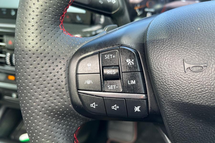 Ford FOCUS Photo autoimg-55d72236e9bce36e0d8d6820028633a47c0a9b2c.jpg