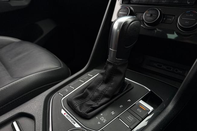 VOLKSWAGEN Tiguan Photo 25