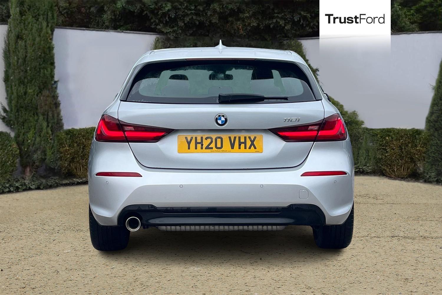 BMW 1 SERIES Photo 6