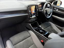 VOLVO C40 Photo 2
