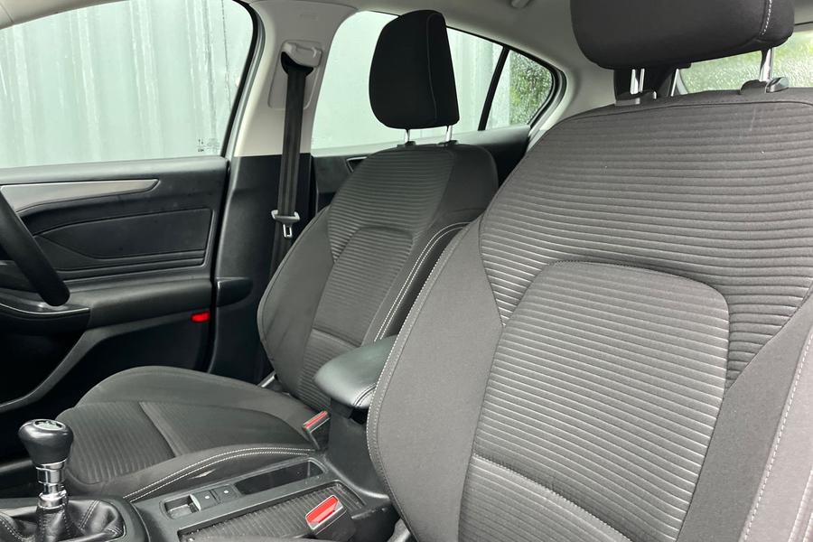 Ford Focus Photo autoimg-55e136e107dbf108cb72aff59fbfa4cbf5749206.jpg
