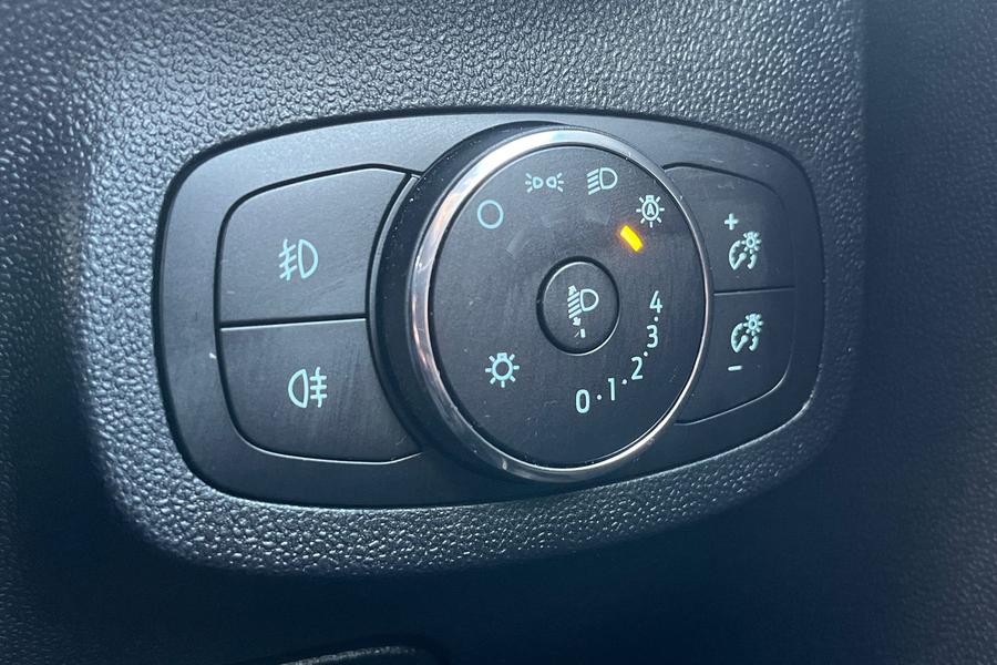 Ford FIESTA Photo autoimg-55e2e290b1ace69cd0735915be243696c3d209c0.jpg