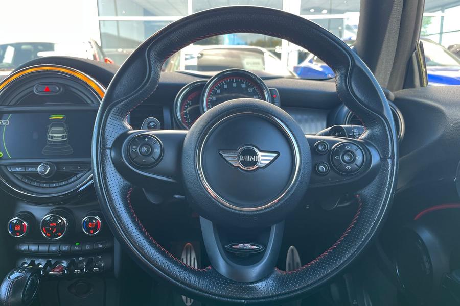 MINI HATCHBACK Photo autoimg-55e7cccf8f688657019fc1155afdf1d937436e36.jpg