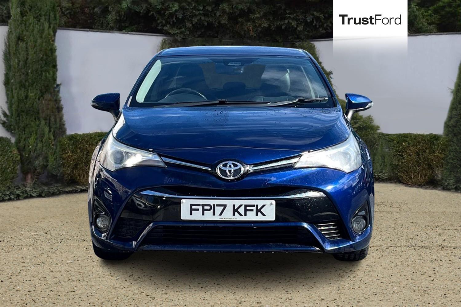 Toyota AVENSIS Photo 5