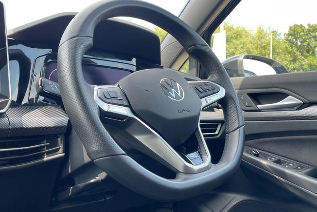 VOLKSWAGEN Golf Photo 27
