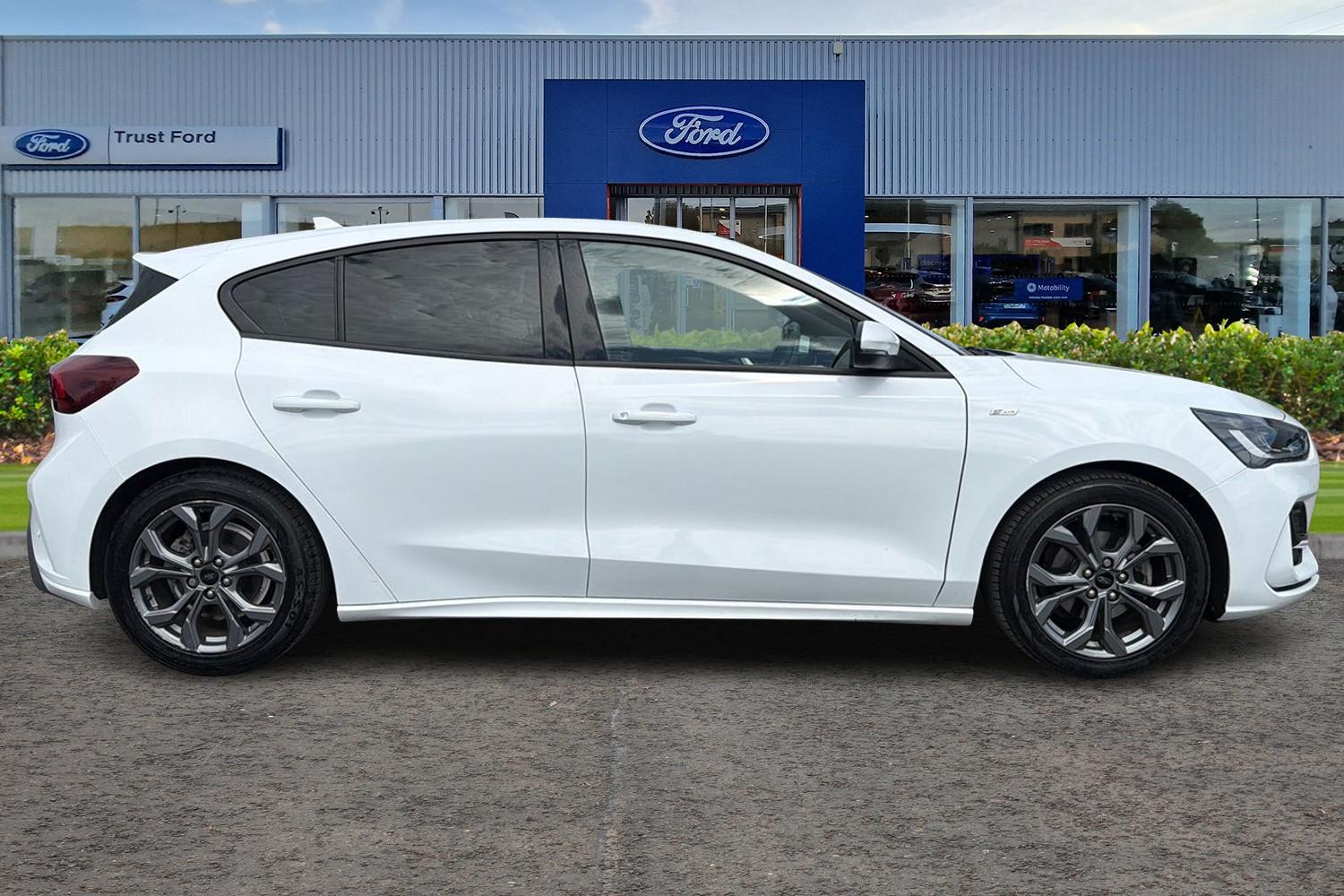 Ford FOCUS Photo 2