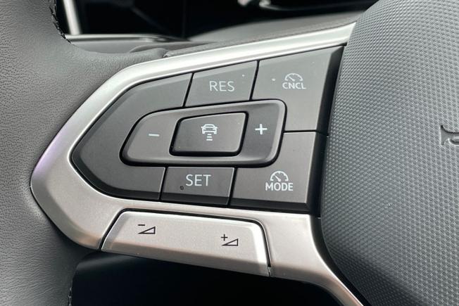 VOLKSWAGEN Golf Photo 16