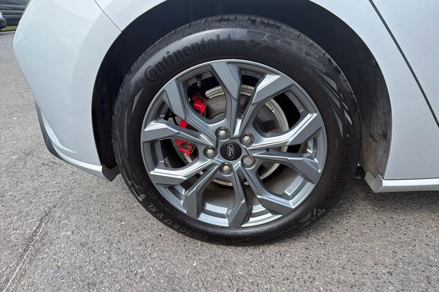 Ford FOCUS Photo autoimg-55fba64b99d9174d15537a2e62d370d8d962c339.jpg