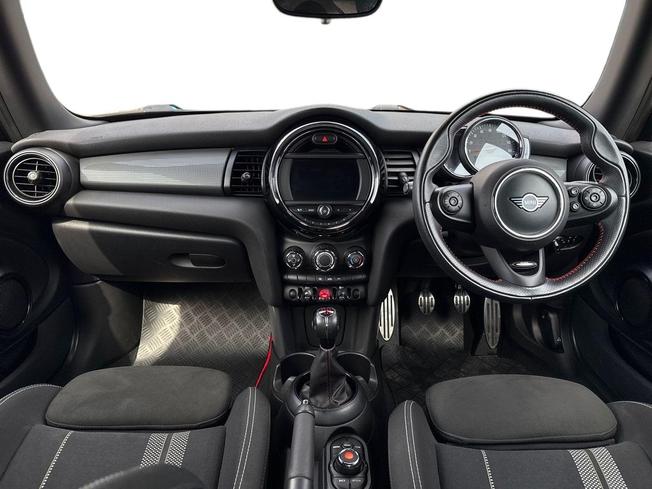 MINI Hatch Photo 10