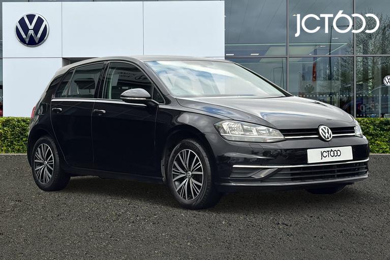 Used 2017 VOLKSWAGEN Golf 1.0 TSI BlueMotion Tech SE Nav Hatchback 5dr Petrol Manual Euro 6 (s/s) (110 bhp) Black at JCT600