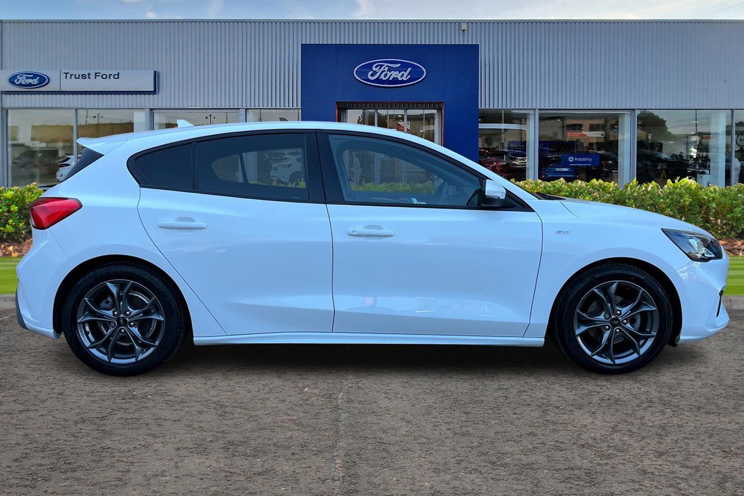 Ford FOCUS Photo 2