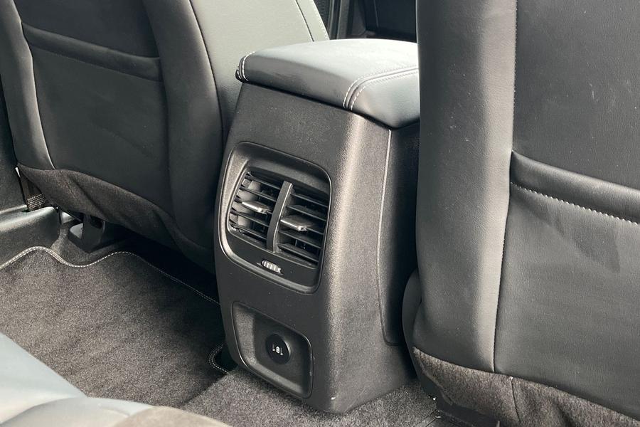Ford KUGA Photo autoimg-560344909b7a941cb85be0943005e126874e8366.jpg