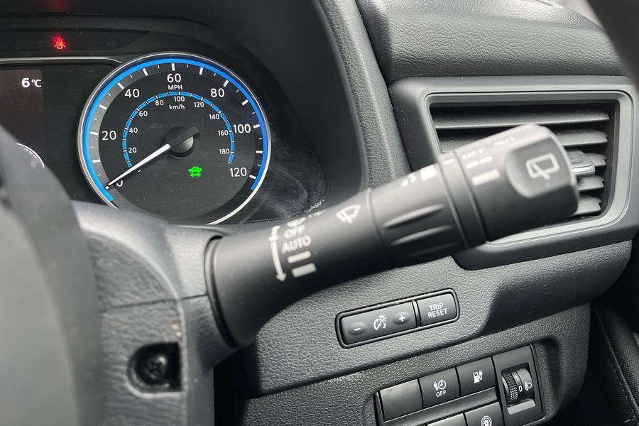 Nissan LEAF Photo autoimg-5604150db94b2ff738b849d8ab660c83b61a198b.jpg