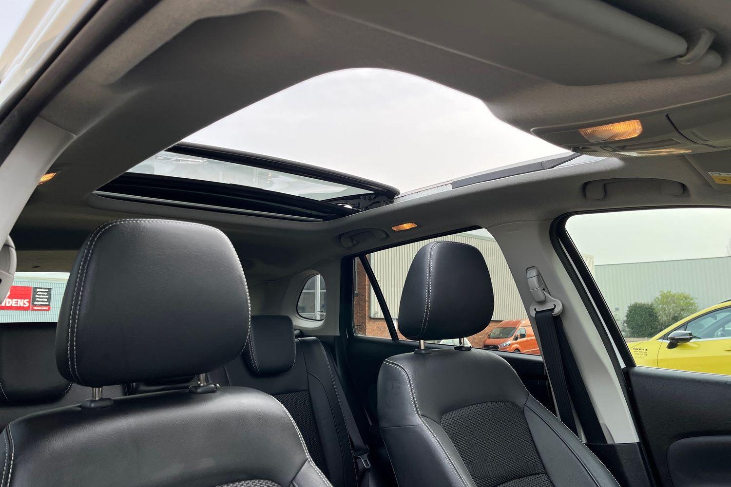 Suzuki S-Cross Photo 36