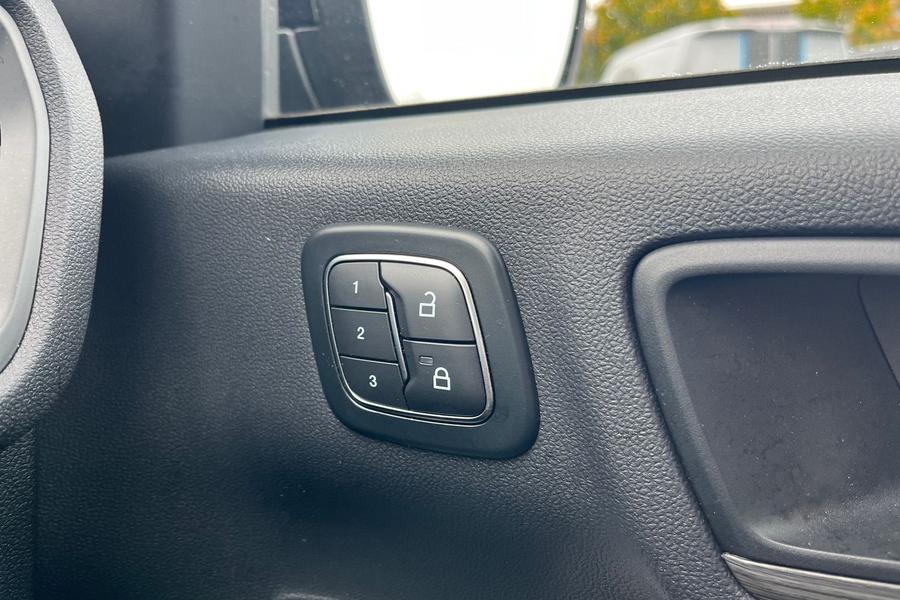 Ford KUGA Photo autoimg-5617f57f10b3e29bf42a2b468b39538ea7e723f9.jpg