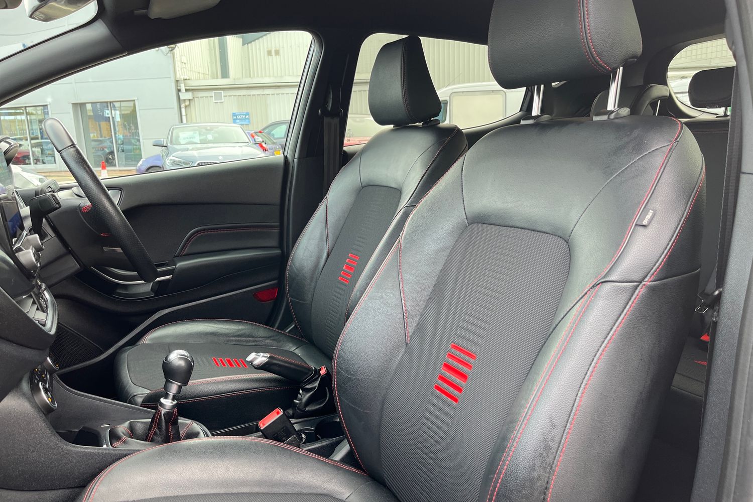 Ford FIESTA Photo 18